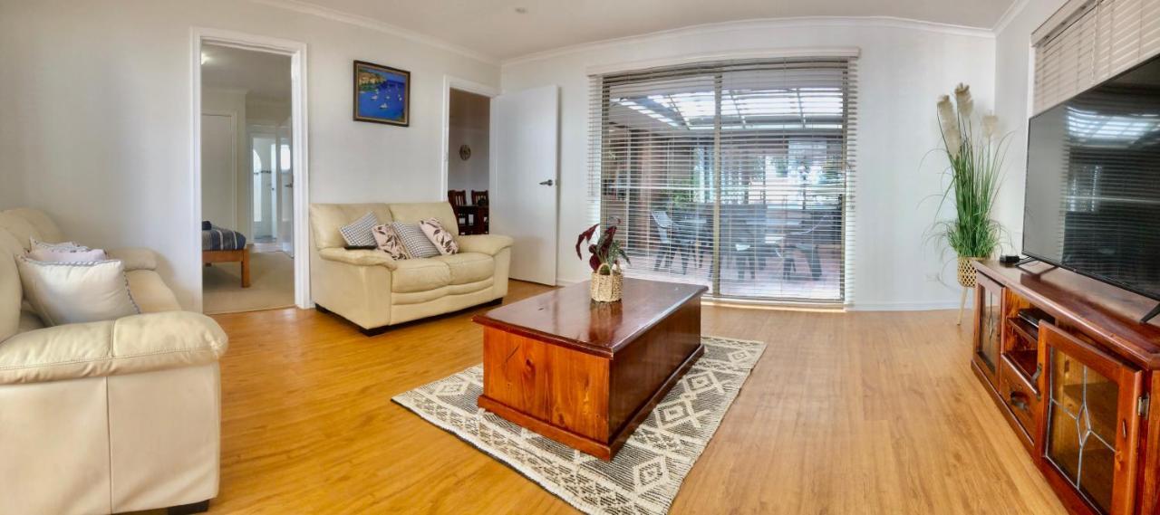 Beach House Opposite Ocean 4 Bed 2 Bathroom With Pool Geraldton Exterior foto
