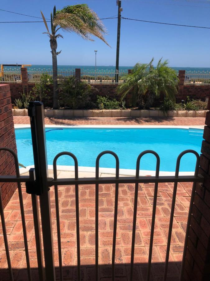 Beach House Opposite Ocean 4 Bed 2 Bathroom With Pool Geraldton Exterior foto